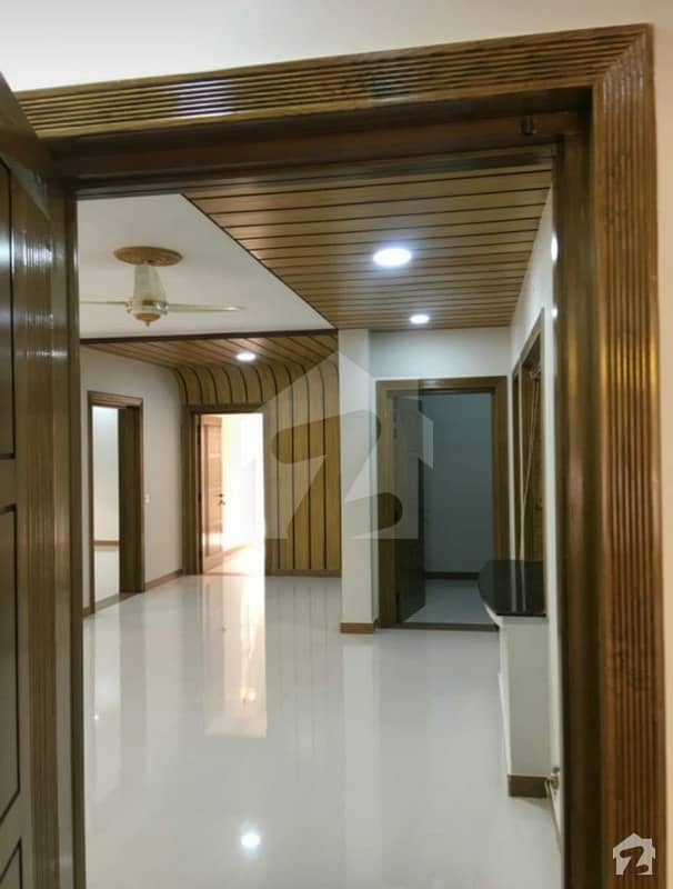 I8 Outstanding Upper Portion Available For Rent Prime Location