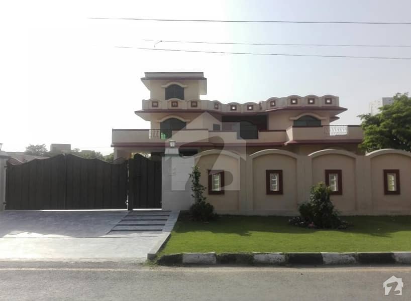 یو ای ٹی ہاؤسنگ سوسائٹی ۔ بلاک اے یو ای ٹی ہاؤسنگ سوسائٹی لاہور میں 6 کمروں کا 2 کنال مکان 5 کروڑ میں برائے فروخت۔