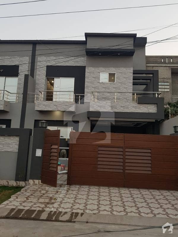 10 MARLA 25X90 FACING PARK ON 50FT ROAD5BED  6 BATH 2OPEN KITCHEN 2 TV LOUNGE PORCH FOR 2CAR NEWLY BUILT PAINT AND TILE WORK IN PROGRESS GATED COMMUNITY GOLDEN OPPORTUNITY