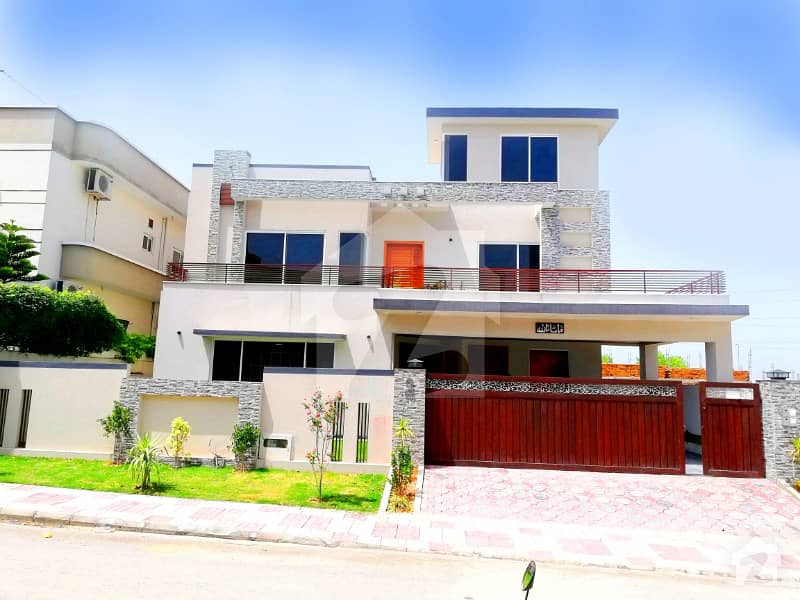 1 Kanal New Bungalow For Sale 1 Kanal New Bungalow For Sale