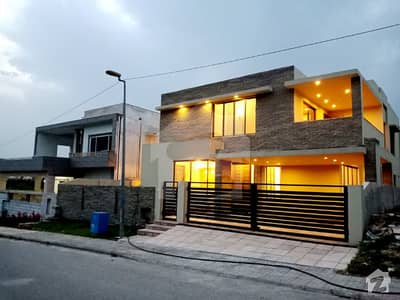 Elegantly Designed New 1 Kanal House Elegantly Designed New 1 Kanal House