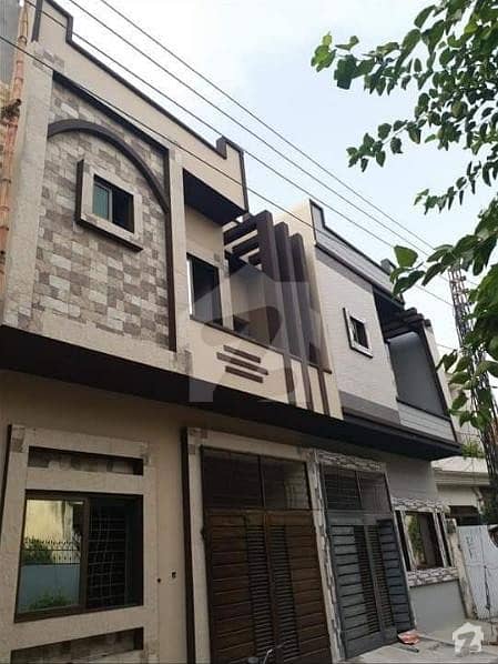 چوبرجی پارک روڈ لاہور میں 4 کمروں کا 4 مرلہ مکان 1.5 کروڑ میں برائے فروخت۔