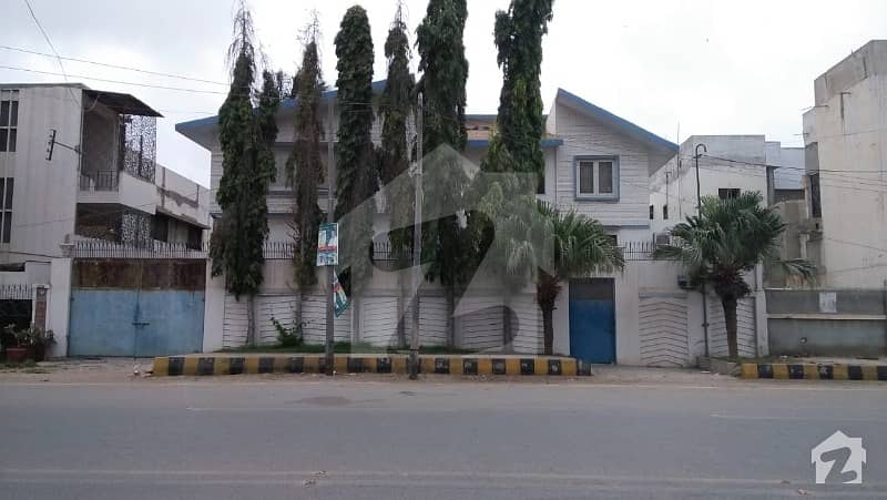 جمشید ٹاؤن کراچی میں 8 کمروں کا 1.2 کنال مکان 6.5 لاکھ میں کرایہ پر دستیاب ہے۔