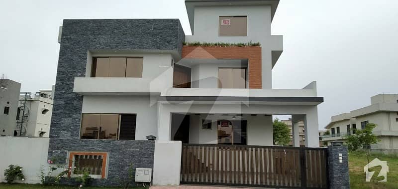 8 Bed Room With Basement House For Sale