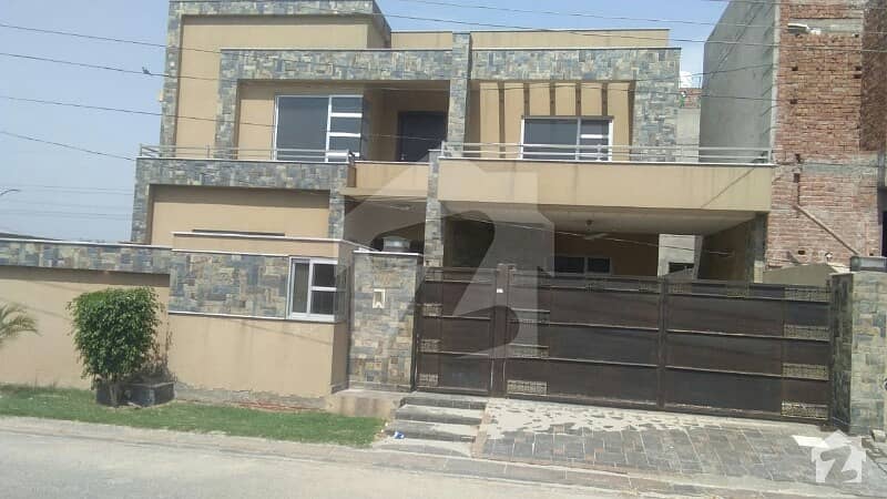 1 kanal  house available for sale in Tech Town Block "F" Tech Town main  Satiana Road Faisalabad
