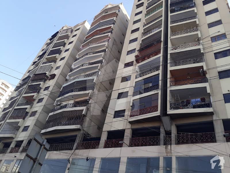 کلفٹن کراچی میں 3 کمروں کا 9 مرلہ فلیٹ 1.7 کروڑ میں برائے فروخت۔