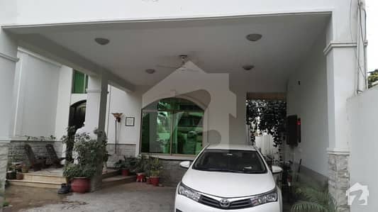 یونیورسٹی ٹاؤن پشاور میں 9 کمروں کا 1 کنال مکان 3 لاکھ میں کرایہ پر دستیاب ہے۔ یونیورسٹی ٹاؤن پشاور میں 9 کمروں کا 1 کنال مکان 3 لاکھ میں کرایہ پر دستیاب ہے۔