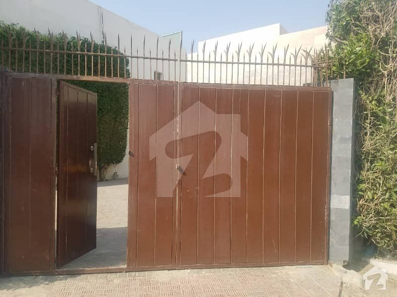 Drakhshan Villa For Sale 4 Beds Very Well Maintained At DHA Phase 5 Karachi