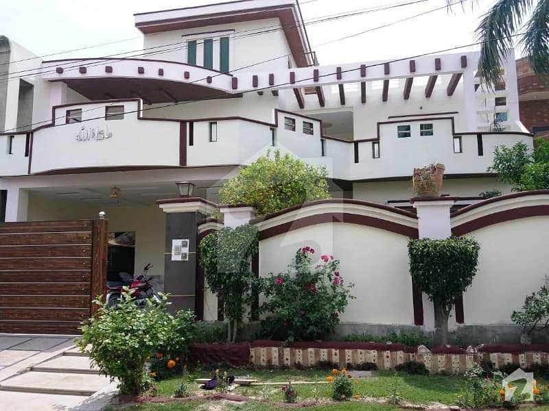 1 Kanal Bungalow Is Available For Sale Near Umt