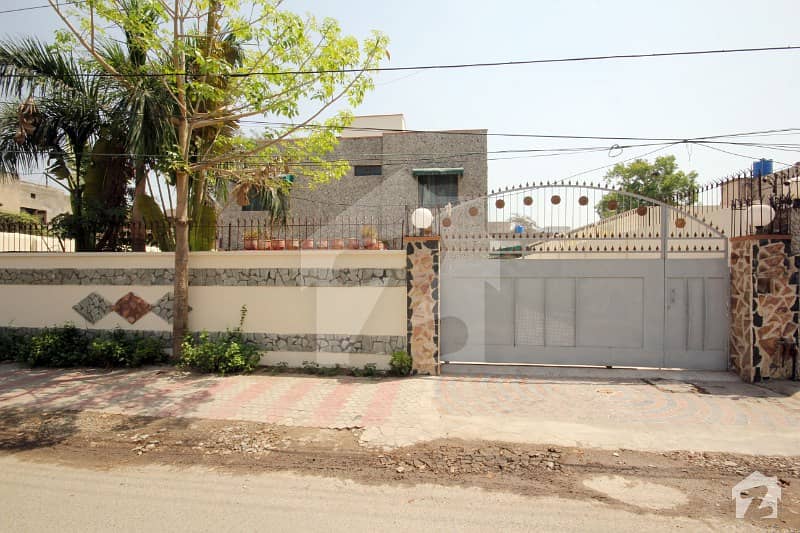 2 Kanal Well Maintained Bungalow Near MM Alam Road Gulberg Lahore