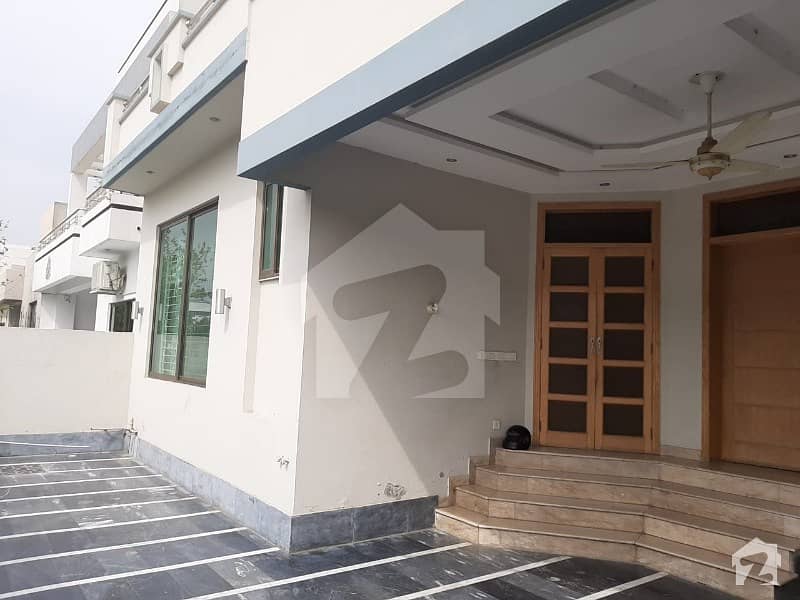 10 Marla Upper Portion For  Rent In Dha Phase 8 Ex Park View