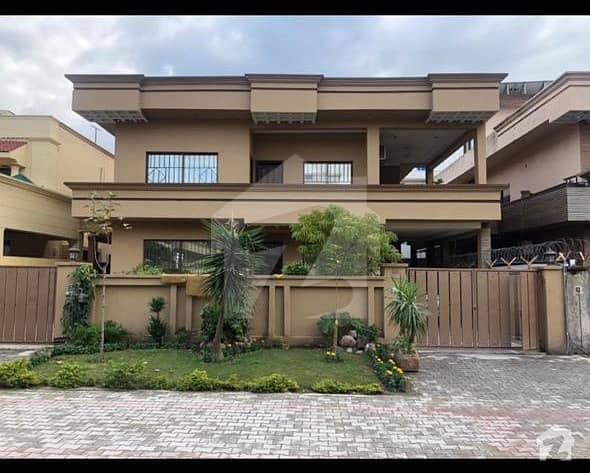 Green Avenue 1 Kanal Beautiful Margalla Facing House Available For Sale Green Avenue 1 Kanal Beautiful Margalla Facing House Available For Sale