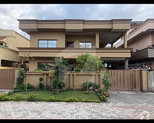 Green Avenue 1 Kanal Beautiful Margalla Facing House Available For Sale