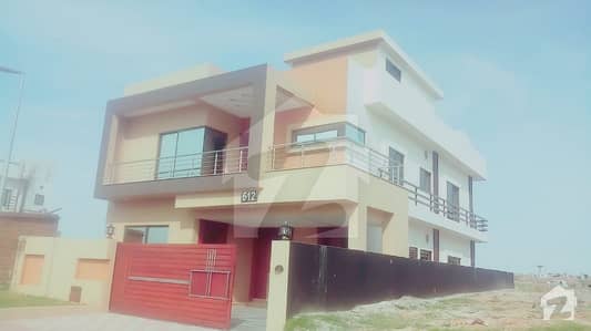 10 Marla Brand New House Is Available For Sale 10 Marla Brand New House Is Available For Sale