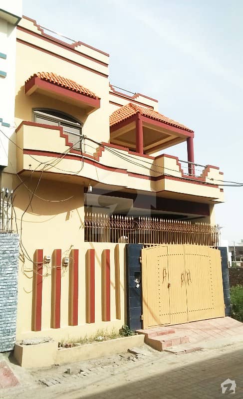 کشمیر روڈ سیالکوٹ میں 5 کمروں کا 5 مرلہ مکان 1 کروڑ میں برائے فروخت۔