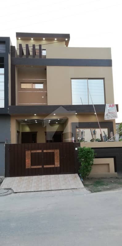 3.5 Marla Corner + Facing Park Beautiful House Is Available For Sale