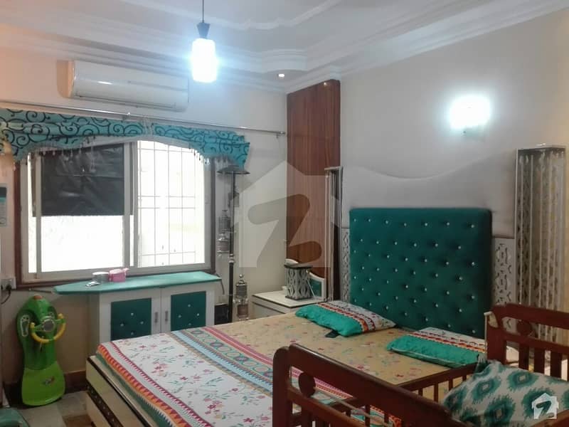 ہل پارک کراچی میں 4 کمروں کا 8 مرلہ فلیٹ 1. 75 کروڑ میں برائے فروخت۔