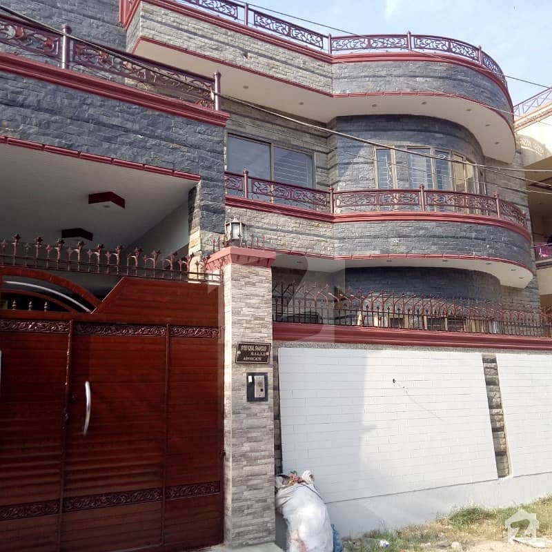 گلستانِِ جوہر ۔ بلاک 7 گلستانِ جوہر کراچی میں 8 کمروں کا 16 مرلہ مکان 5.25 کروڑ میں برائے فروخت۔