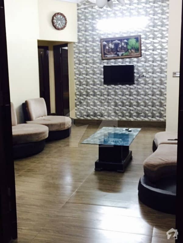 کلفٹن ۔ بلاک 9 کلفٹن کراچی میں 3 کمروں کا 7 مرلہ فلیٹ 2 کروڑ میں برائے فروخت۔