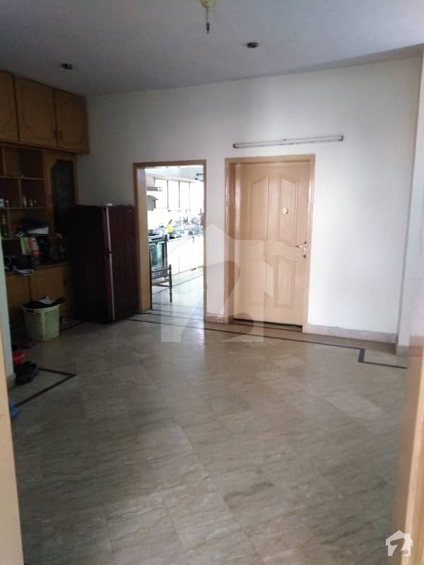 5,MARLA BEAUTIFUL UPPER PORTION IN JOHAR TOWN NEAR EMPORIUM MALL