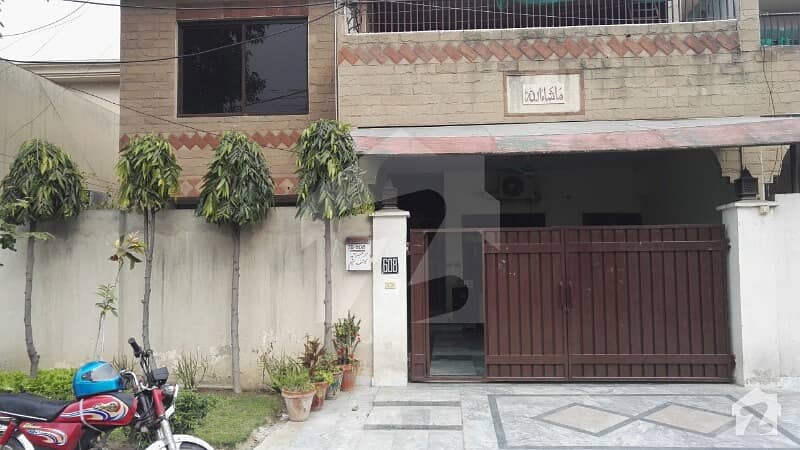 3-Bedroom's Upper Portion For Rent in askari,9 Lahore cantt.