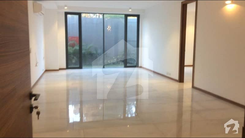 10 Marla Luxurious Apartment on Ground Floor available for Rent in Gulberg