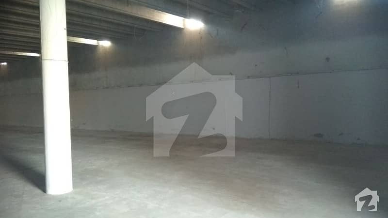 2040 Sf Industrial Hall Available For Storage At Small Estate