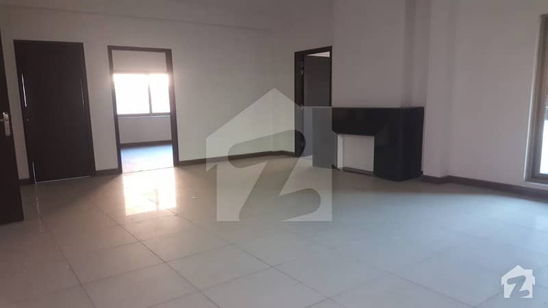 BRAND NEW BEAUTIFUL FLAT IS AVAILABLE FOR SALE IN MODEL TOWN LAHORE