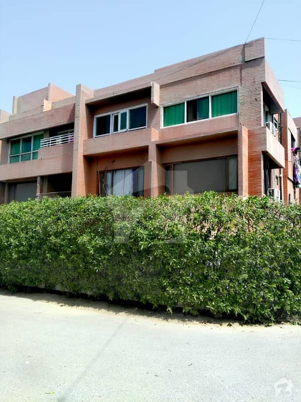 سِی ویو اپارٹمنٹس کراچی میں 3 کمروں کا 8 مرلہ فلیٹ 3. 5 کروڑ میں برائے فروخت۔