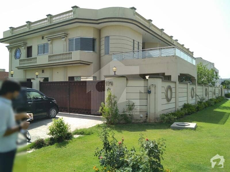 One Kanal Brand New Luxury Bungalow Available For Rent On Main Boulevard