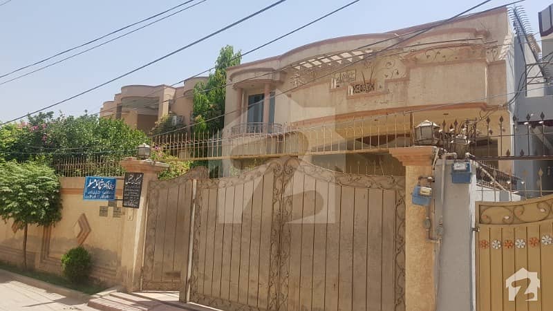 نشیمن کالونی ملتان میں 6 کمروں کا 14 مرلہ مکان 1.75 کروڑ میں برائے فروخت۔