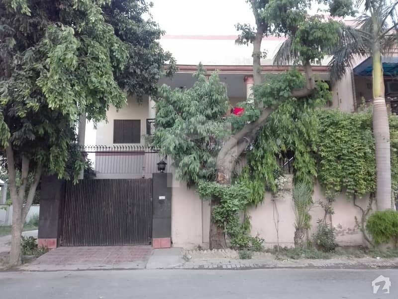ضرار شہید روڈ کینٹ لاہور میں 4 کمروں کا 5 مرلہ مکان 1. 4 کروڑ میں برائے فروخت۔