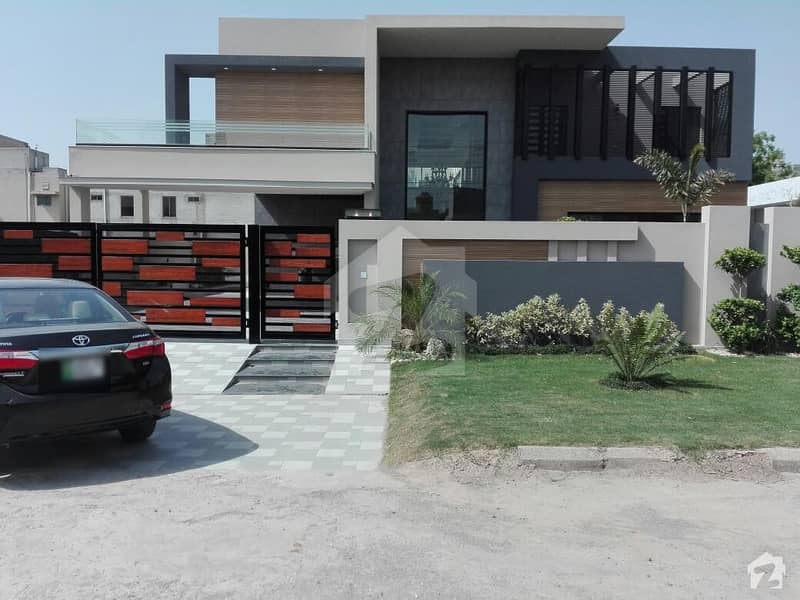 ویلینشیاء ۔ بلاک ای ویلینشیاء ہاؤسنگ سوسائٹی لاہور میں 6 کمروں کا 2 کنال مکان 9 کروڑ میں برائے فروخت۔