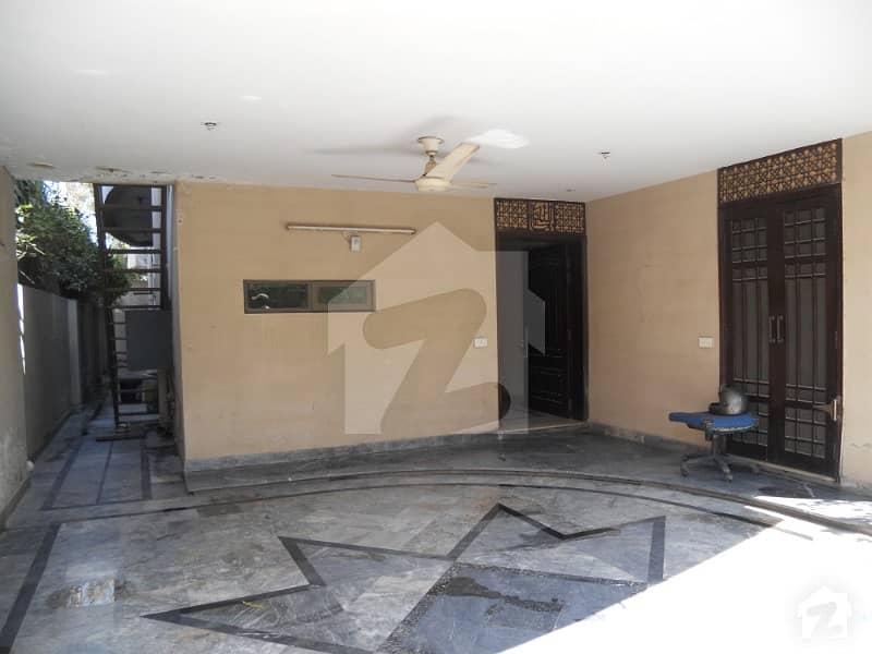 14 Marla Used Cornar House For Sale In Judicial Colony