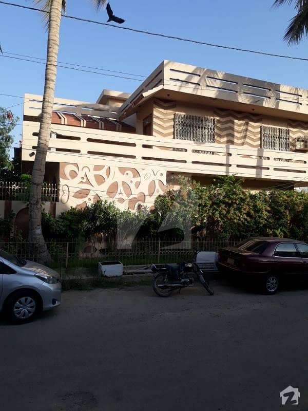 300 Sq Yd Corner House For Sale GulshaneIqbal Block 13, Gulshane