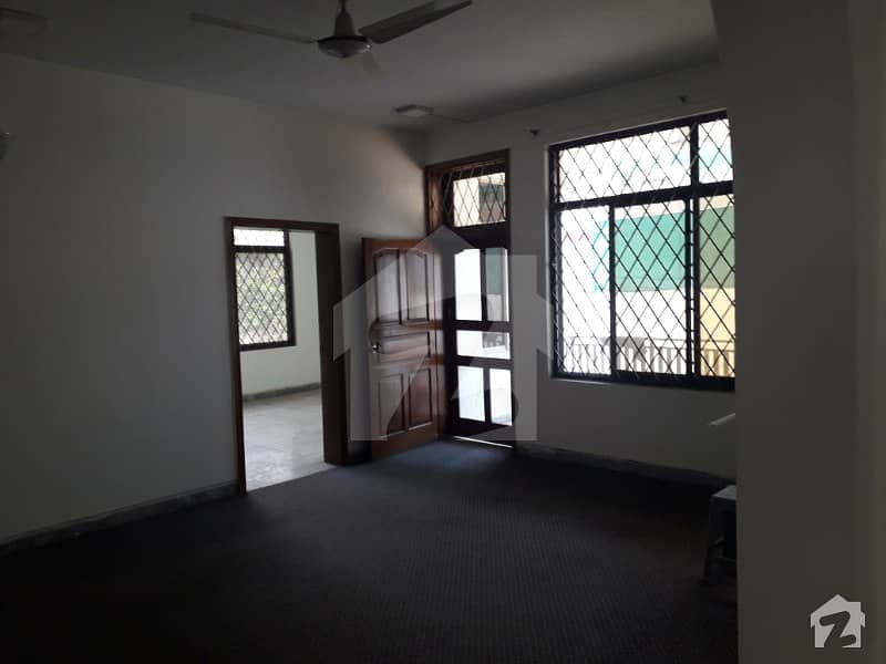i8 one kanal  upper portion 4Bedroom with separate Gate For Rent
