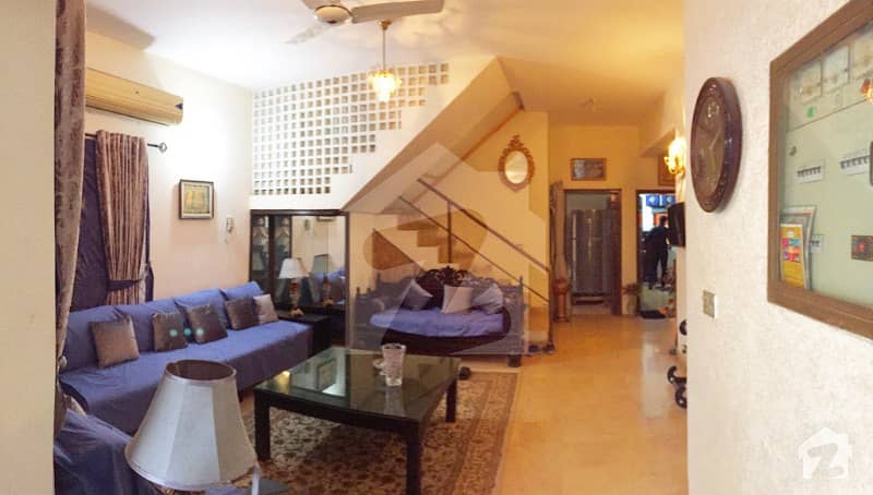 ڈی ایچ اے فیز 1 ڈیفنس (ڈی ایچ اے) لاہور میں 4 کمروں کا 10 مرلہ مکان 1. 85 کروڑ میں برائے فروخت۔