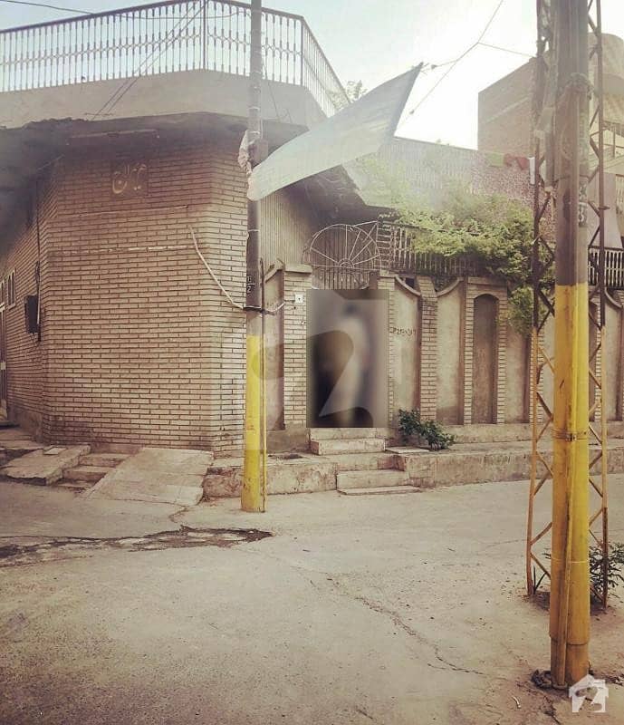 گلفشاں کالونی فیصل آباد میں 5 کمروں کا 9 مرلہ مکان 1.5 کروڑ میں برائے فروخت۔