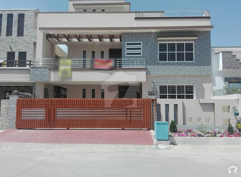 میڈیا ٹاؤن راولپنڈی میں 6 کمروں کا 12 مرلہ مکان 2. 4 کروڑ میں برائے فروخت۔