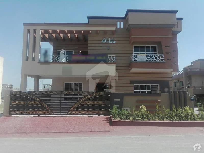 میڈیا ٹاؤن راولپنڈی میں 6 کمروں کا 12 مرلہ مکان 2. 8 کروڑ میں برائے فروخت۔