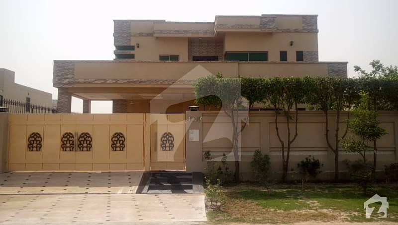 1 Kanal Bungalow For Rent In DHA Phase 6 At Good Location