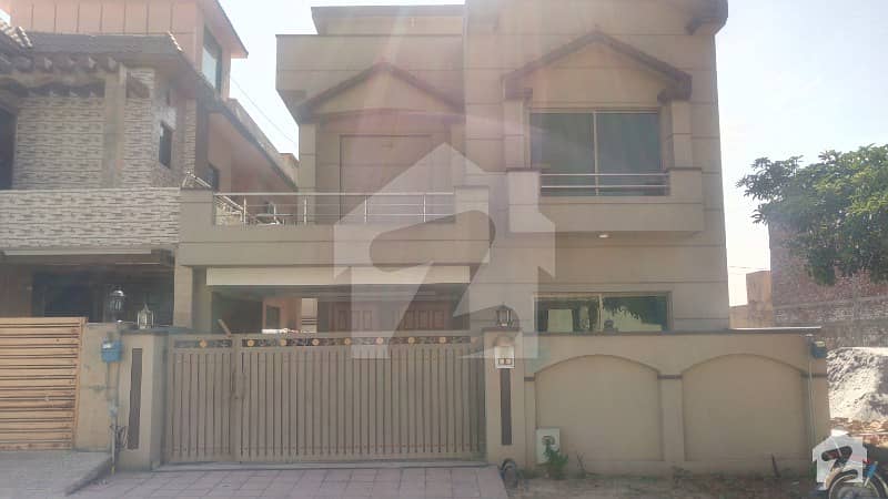 بحریہ ٹاؤن فیز 2 بحریہ ٹاؤن راولپنڈی راولپنڈی میں 5 کمروں کا 10 مرلہ مکان 2. 25 کروڑ میں برائے فروخت۔