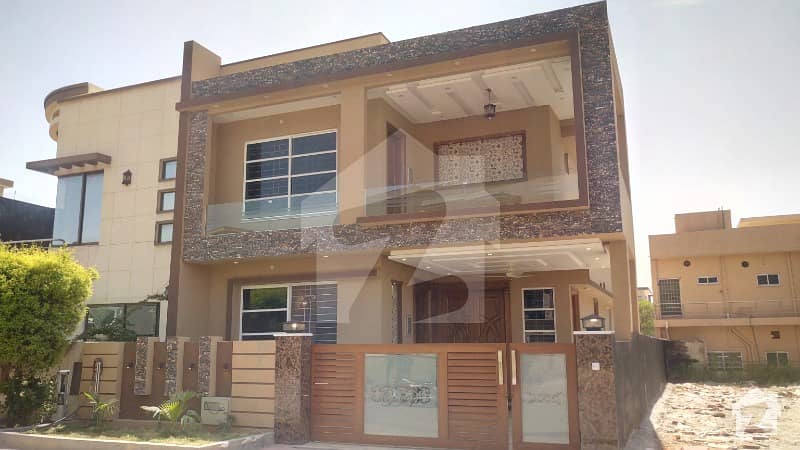 بحریہ ٹاؤن فیز 5 بحریہ ٹاؤن راولپنڈی راولپنڈی میں 5 کمروں کا 10 مرلہ مکان 2. 5 کروڑ میں برائے فروخت۔