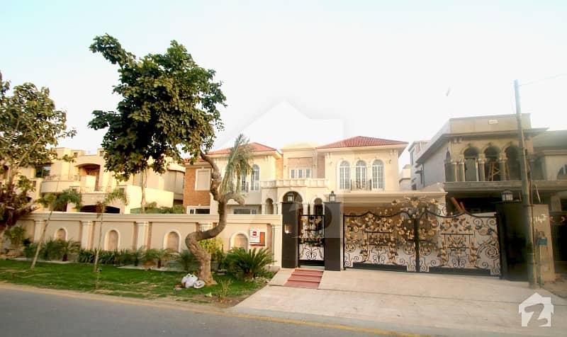 Leads Offers 2 Kanal Luxurious Bungalow With Premium Construction In Dha Lahore