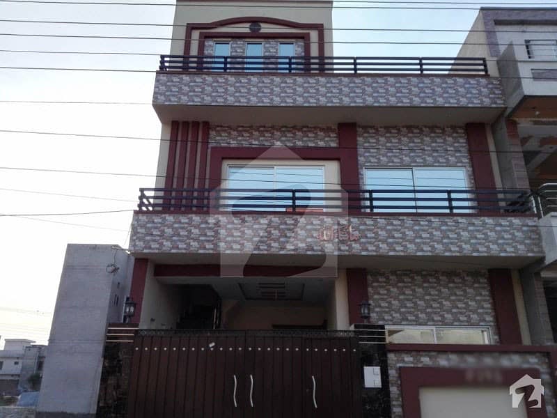 جوبلی ٹاؤن ۔ بلاک ڈی جوبلی ٹاؤن لاہور میں 4 کمروں کا 7 مرلہ مکان 1. 15 کروڑ میں برائے فروخت۔