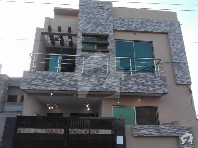 جوبلی ٹاؤن ۔ بلاک ایف جوبلی ٹاؤن لاہور میں 4 کمروں کا 5 مرلہ مکان 90 لاکھ میں برائے فروخت۔