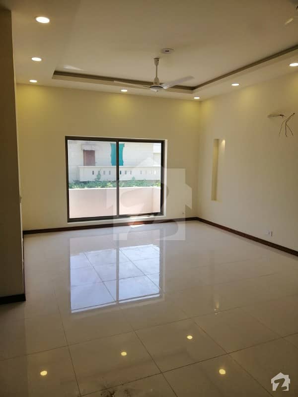 E 11 Mind Blowing Location Main Road Grand Brand New Villa 3 Story Very Spacious 7 Beds Dd