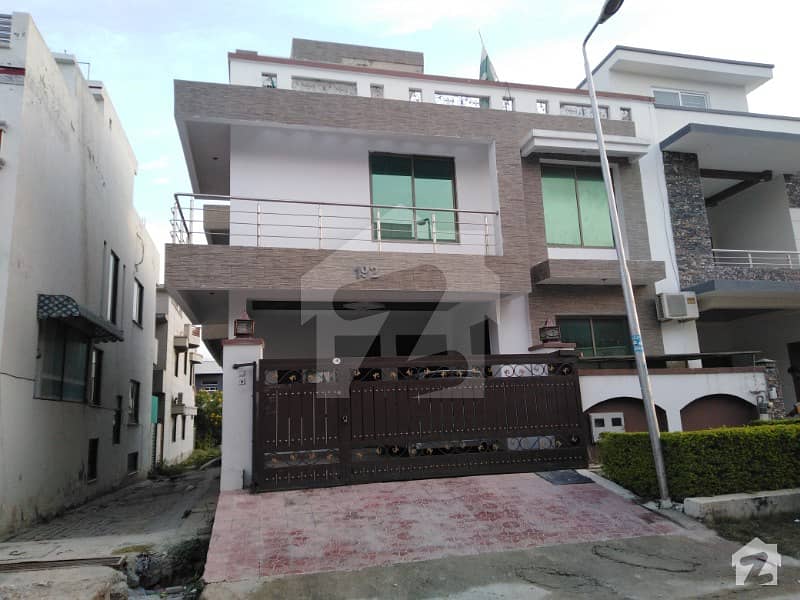 272 sqyrd Stylish New House available for Rent in F11