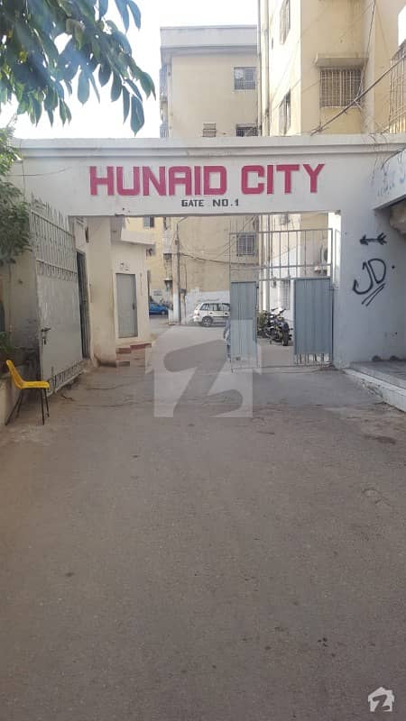 Hunaid City 4 Room Flat For Rent