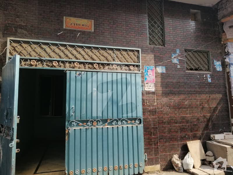 چِبن فیصل آباد میں 3 کمروں کا 3 مرلہ مکان 14 ہزار میں کرایہ پر دستیاب ہے۔